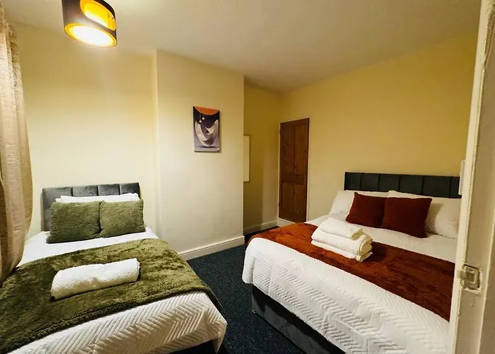 Cosy 2 Bedroom House In Leicester- Entire House, Sleeps 5
