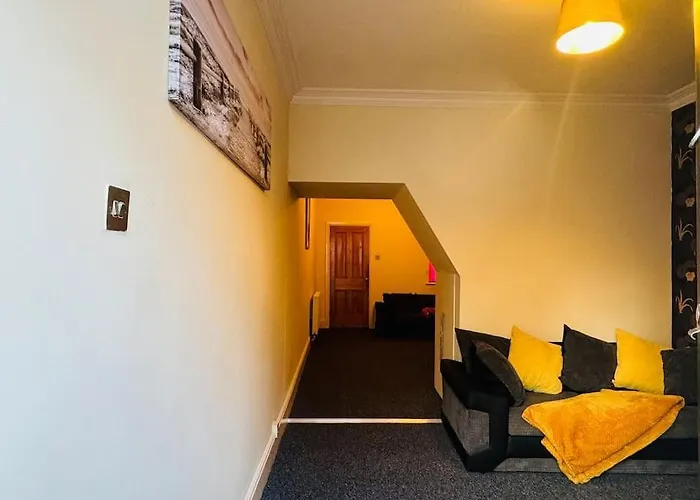 Cosy 2 Bedroom House In Leicester- Entire House, Sleeps 5