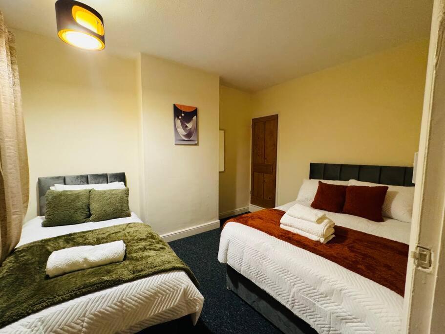 Cosy 2 Bedroom House In Leicester- Entire House, Sleeps 5