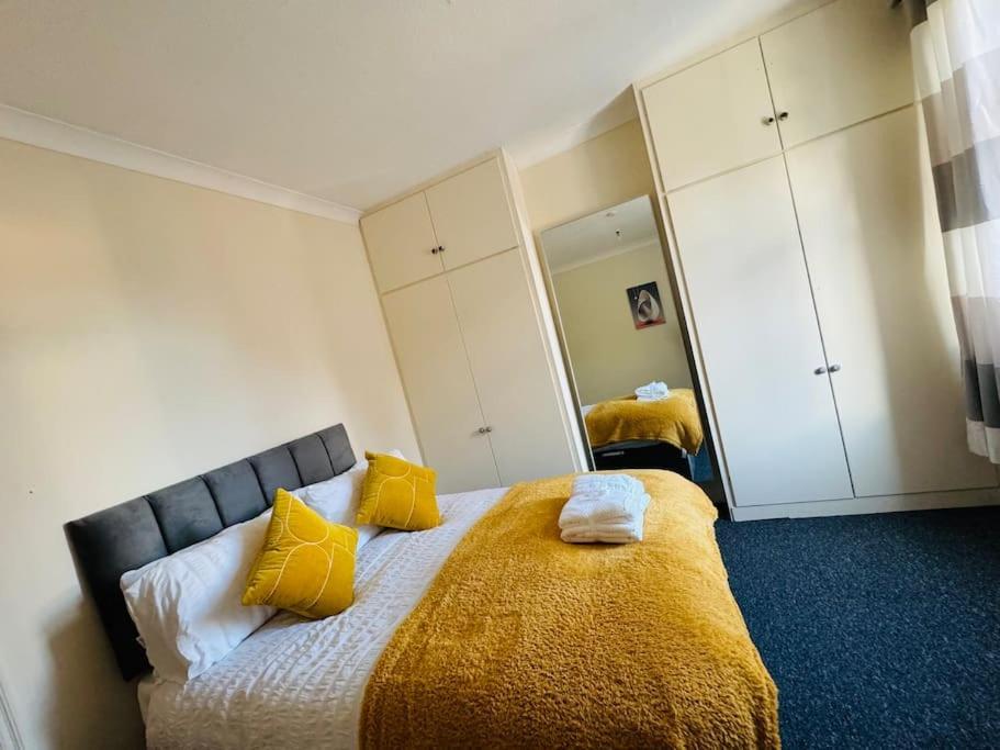 Holiday home Cosy 2 Bedroom House In Leicester- Entire House, Sleeps 5 *