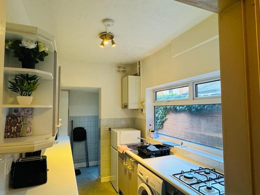 Cosy 2 Bedroom House In Leicester- Entire House, Sleeps 5 Holiday home Leicester